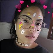 profesora de ingles que da a niños, adolescentes y adultos